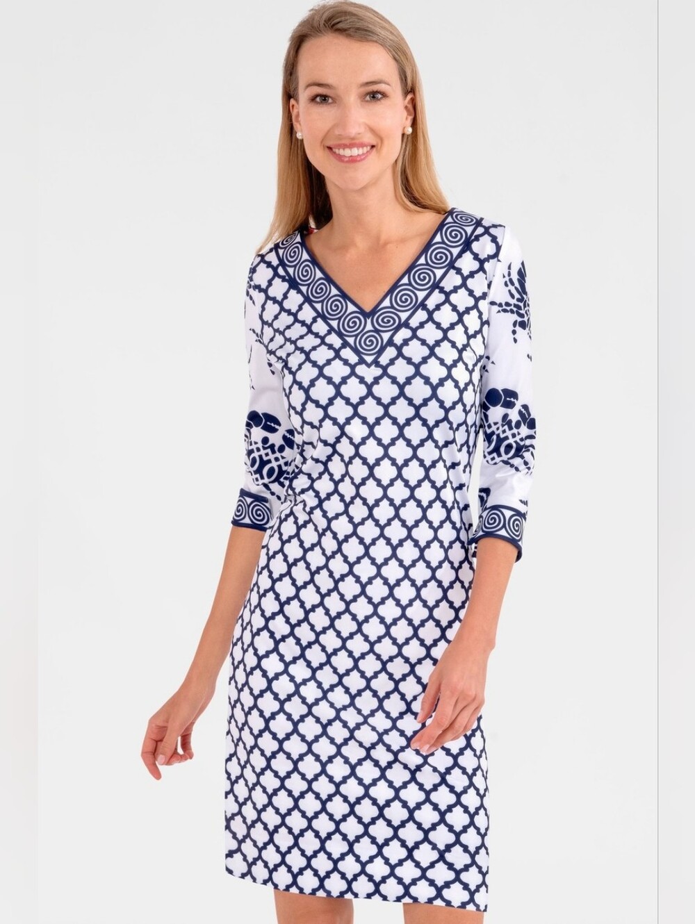 GRETCHEN SCOTT Crab Soup Navy and White V-Neck Patterned Shift Dress. Medium